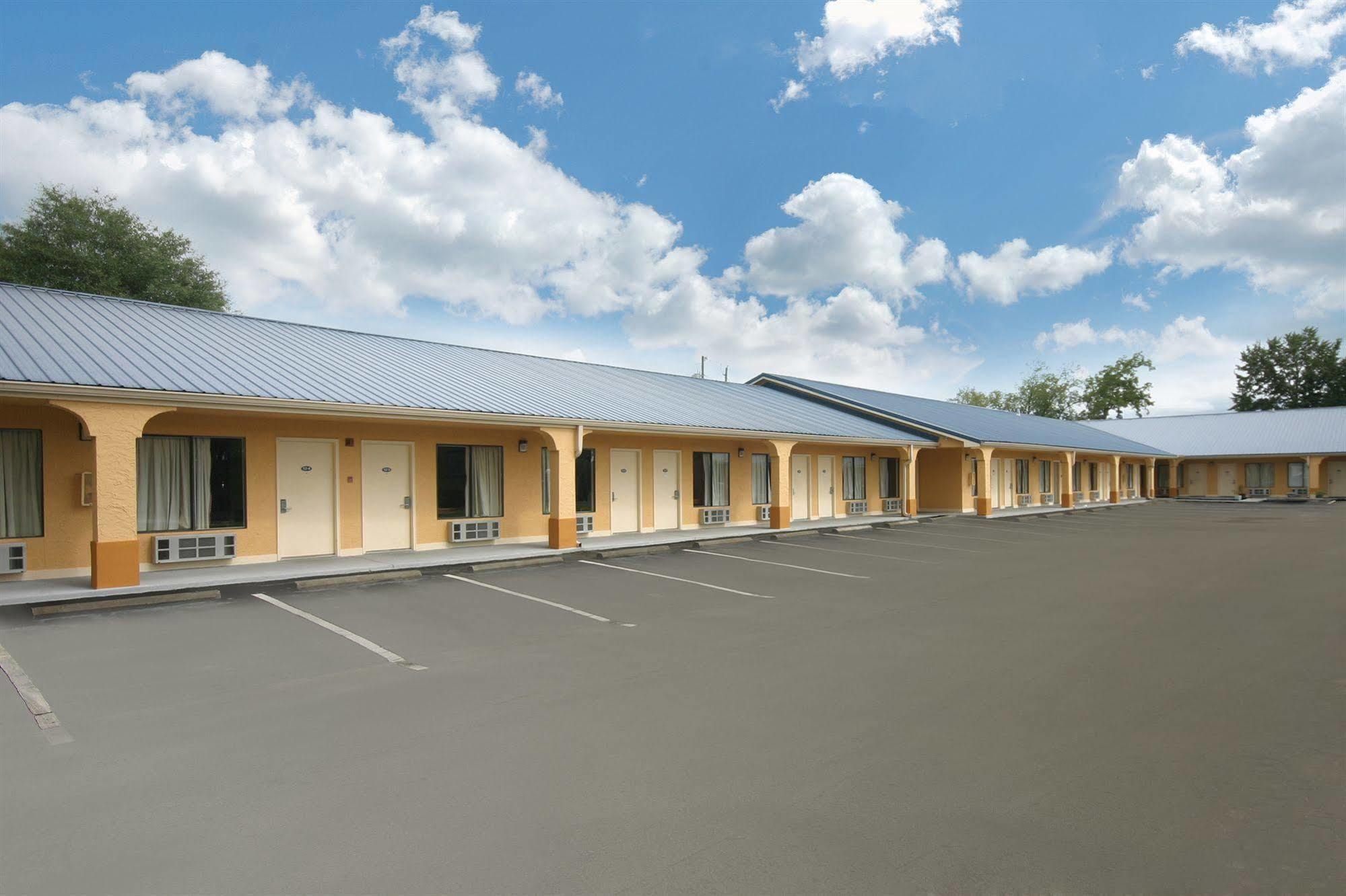 Days Inn by Wyndham DeFuniak Springs Exterior foto